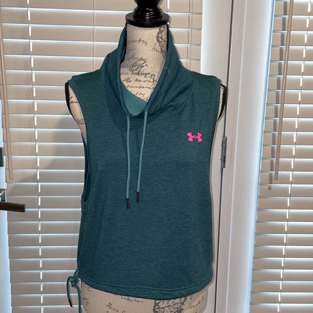 Under Armour top